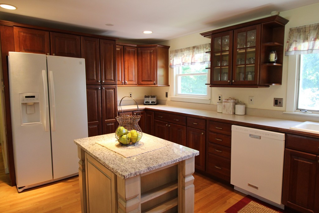 16 R Ward Street Woburn, MA 01801 - Photo 6 of 25 Gallery Image 6