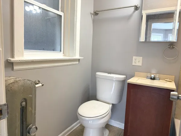$1,150 | 7615 South Kingston Avenue, Unit 2, Chicago, IL 60649