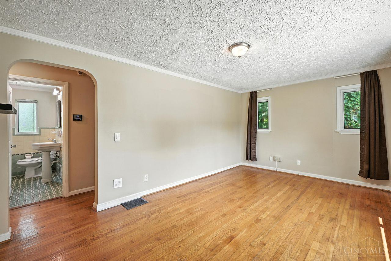 1394 Adams Road Cincinnati, OH 45231 - Photo 5 of 35 Gallery Image 5