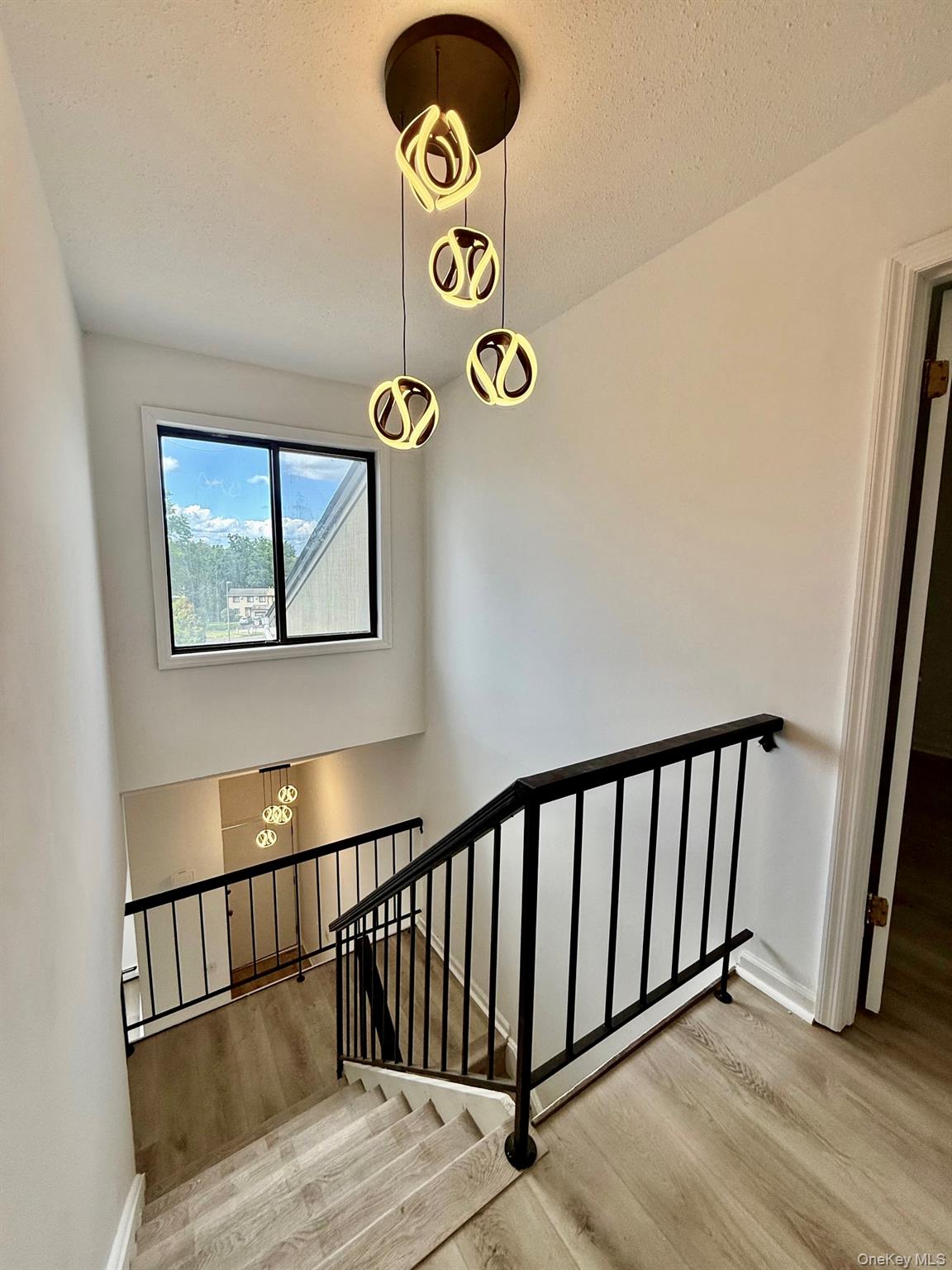 25 Laurel Court Fishkill, NY 12524 - Photo 3 of 26 a view of entryway