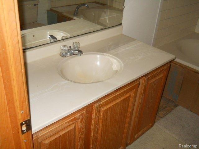 10050 Yale Road Avoca, MI 48006 - Photo 7 of 10 2-8 176.jpg