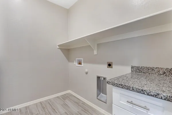 a view of utility room