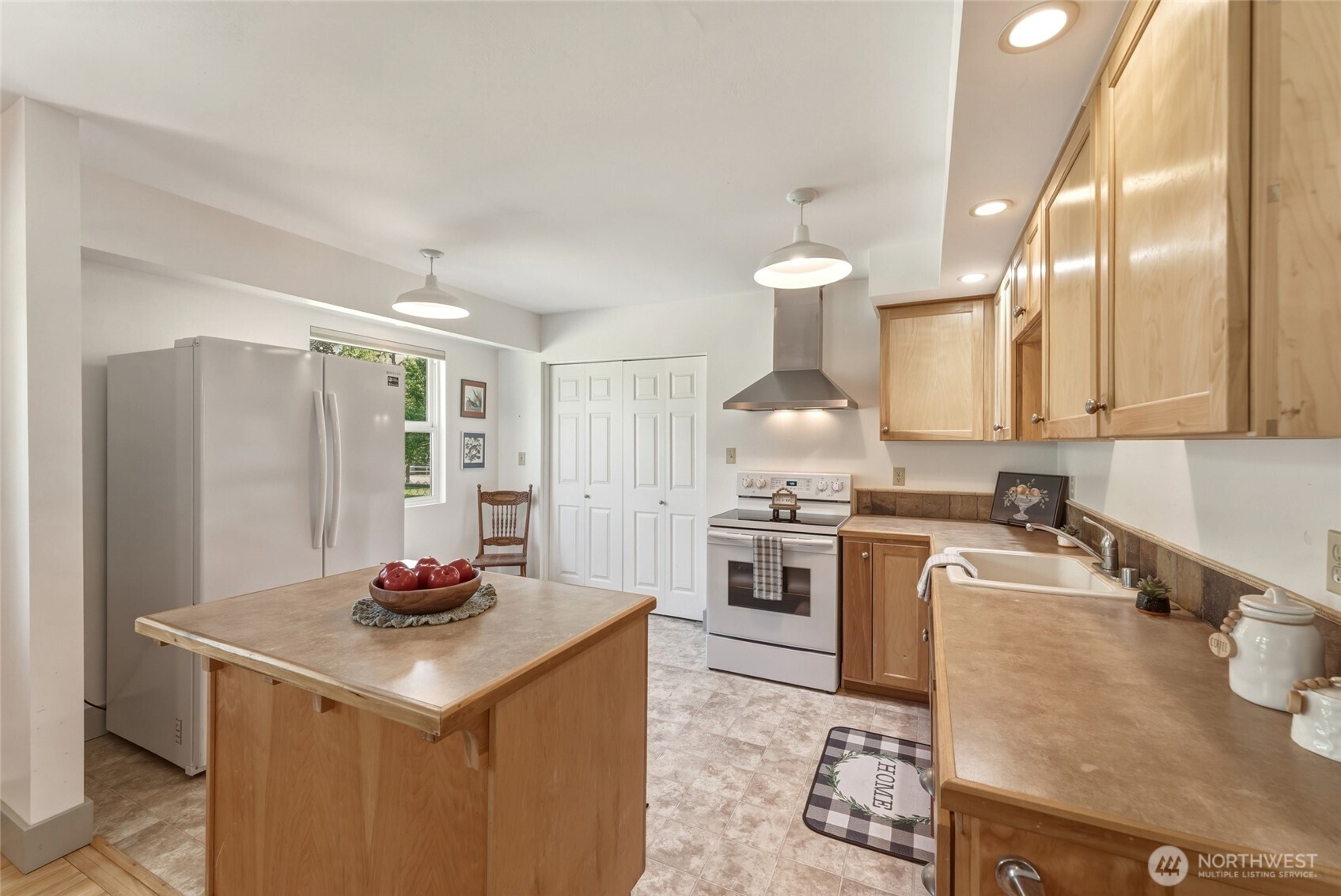 5834 Russell Creek Road Walla Walla, WA 99362 - Photo 14 of 38 a kitchen with a stove a sink and a refrigerator
