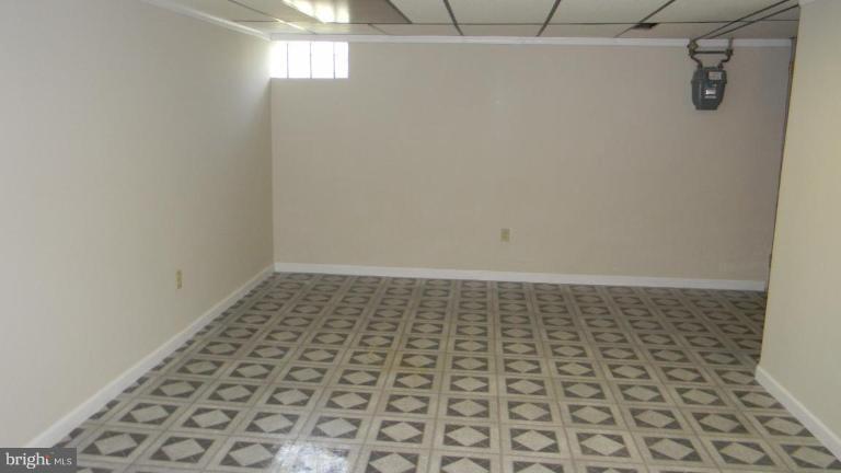 2015 Winford Road Baltimore, MD 21239 - Photo 21 of 22 a bathroom with a shower