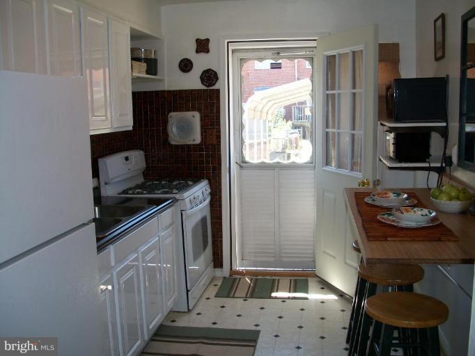 2015 Winford Road Baltimore, MD 21239 - Photo 6 of 22 a kitchen with granite countertop a stove and a refrigerator