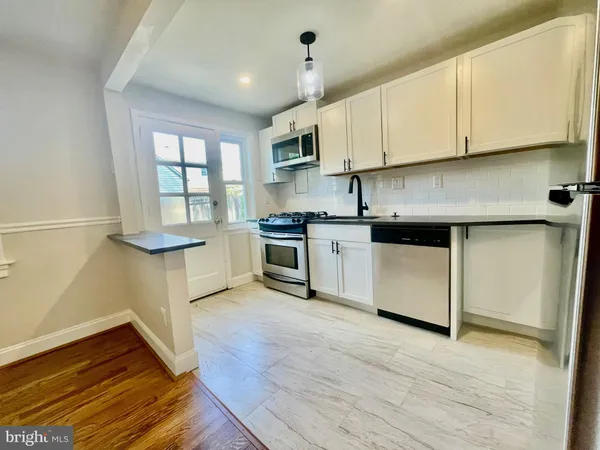 $2,300 | 2809 A 16th Road South, Unit 2809A, Arlington, VA 22204
