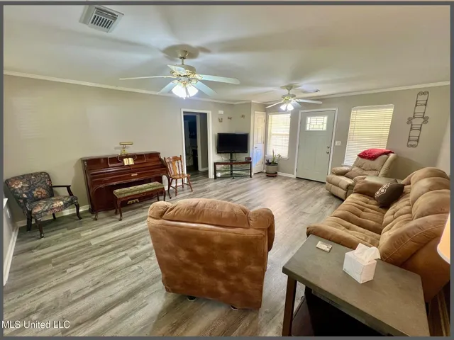 $260,000 | 363 John Branch Road, Batesville, MS 38606