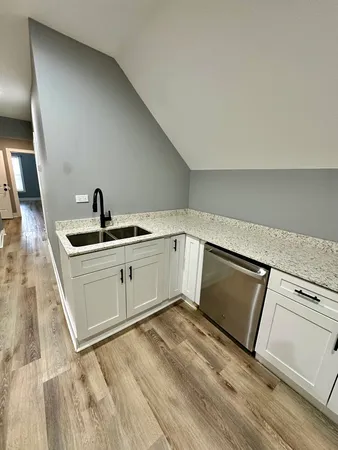 $1,700 | 2713 West Gladys Avenue, Unit 3, Chicago, IL 60612