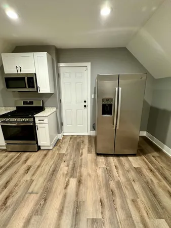 $1,700 | 2713 West Gladys Avenue, Unit 3, Chicago, IL 60612