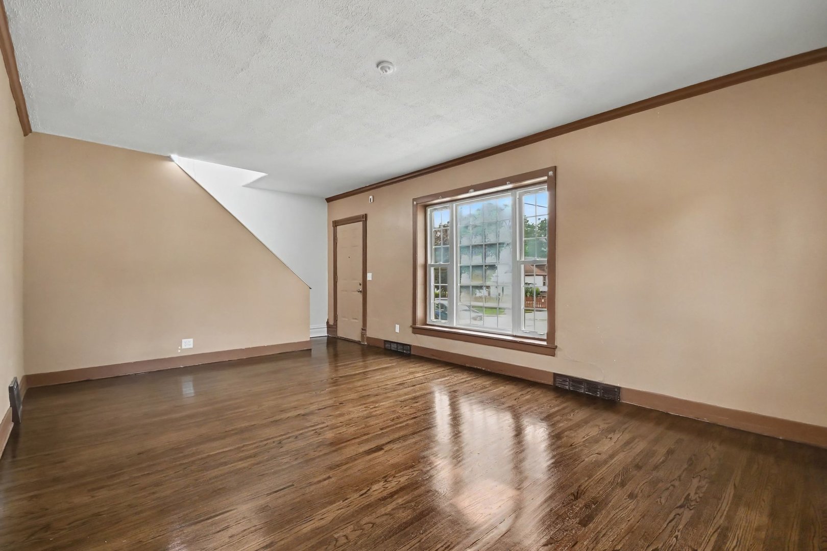 662 Bent Street Elgin, IL 60120 - Photo 3 of 24