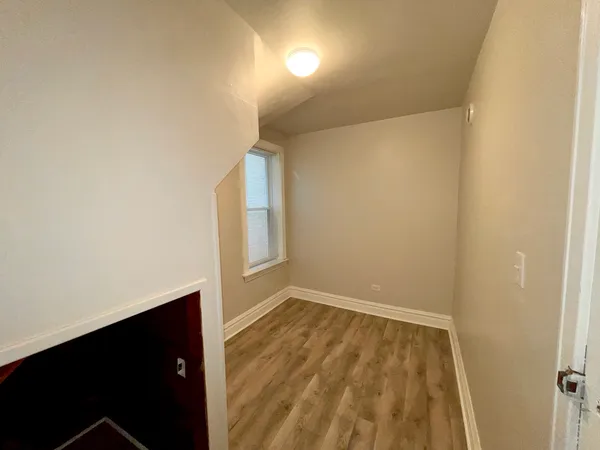 $1,300 | 4045 South Richmond Street, Unit 1, Chicago, IL 60632