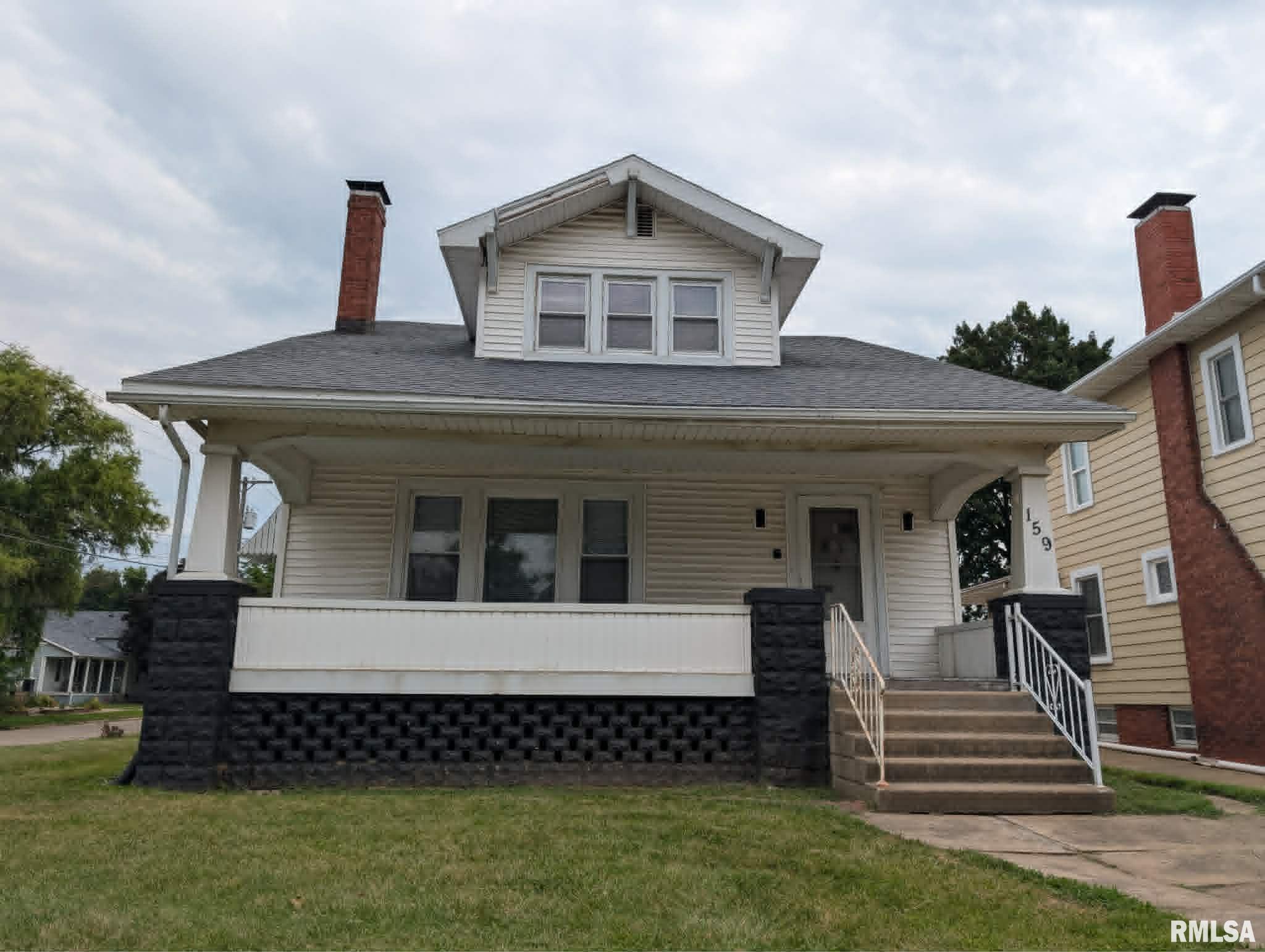 159 West Locust Street Canton, IL 61520 - Photo 1 of 25 Gallery Image 1
