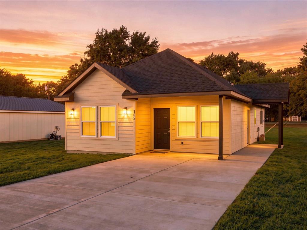 105 Oak Ridge Road Mabank, TX 75156 - Photo 1 of 34 Modern residence featuring horizontal siding, a dark asphalt shingle roof, a concrete driveway, and an attached covered porch