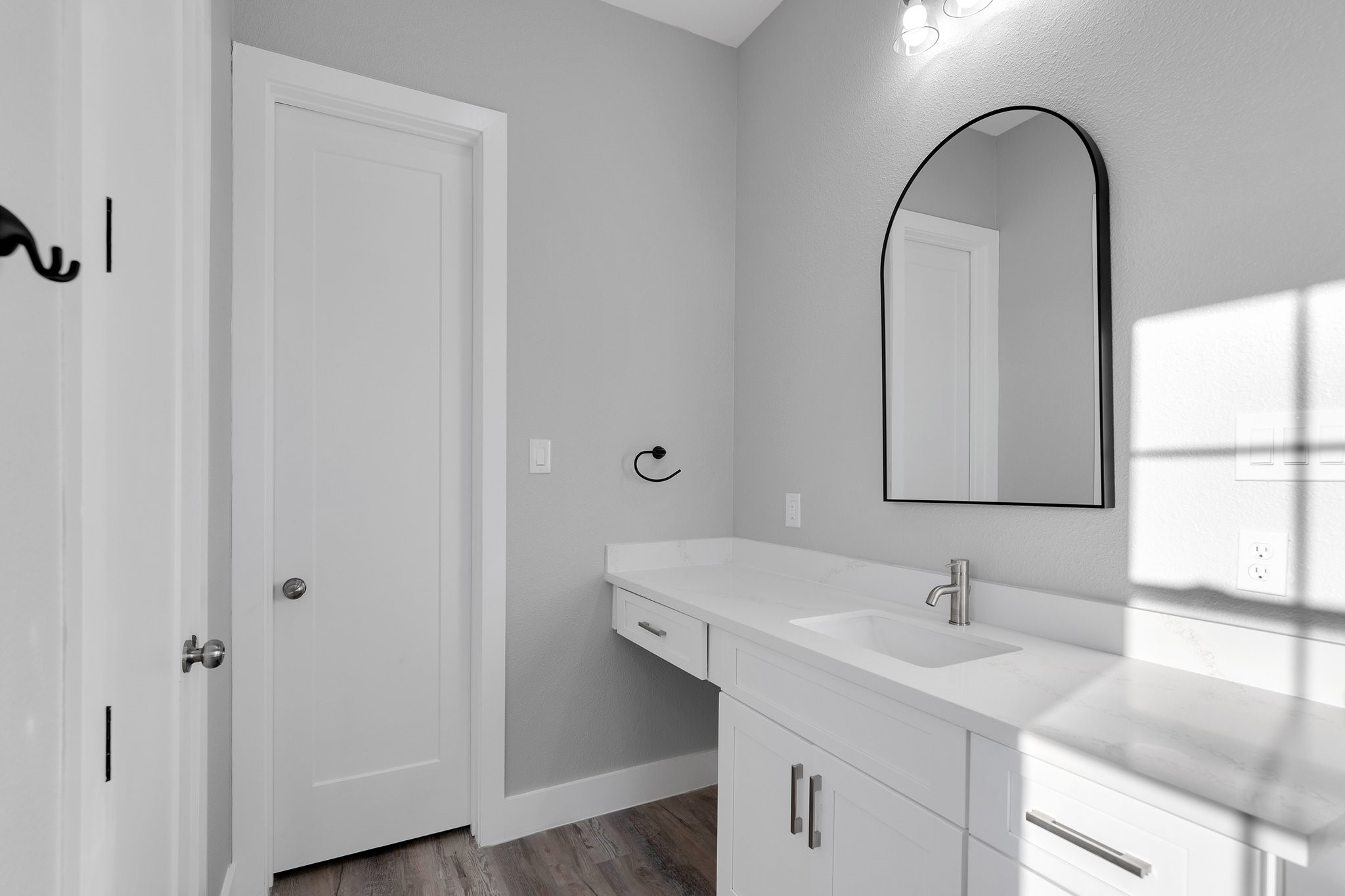 519 Chuckwagon Trail Angleton, TX 77515 - Photo 20 of 34 a bathroom with a sink and a mirror