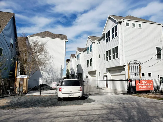 $2,395 | 720 C Link Road, Houston, TX 77009