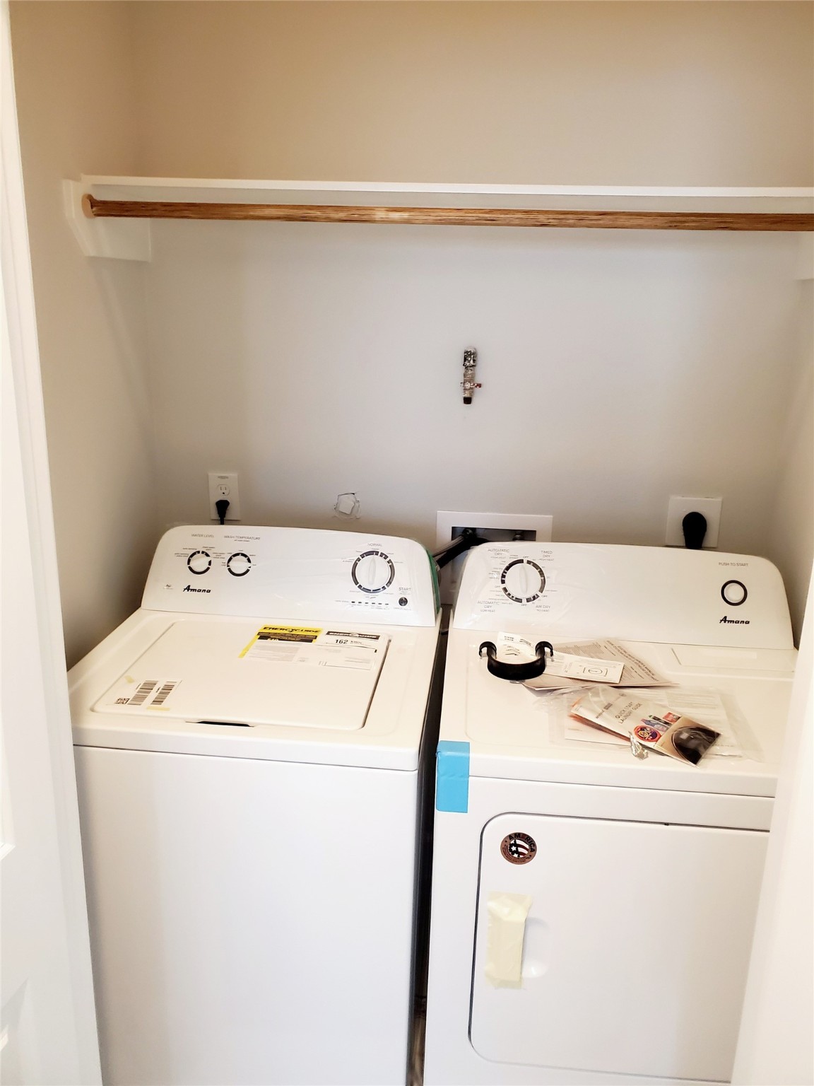 720 C Link Road Houston, TX 77009 - Photo 18 of 40 a utility room with dryer and washer