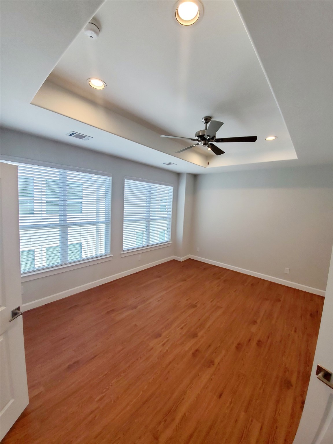 720 C Link Road Houston, TX 77009 - Photo 10 of 40 an empty room with a window