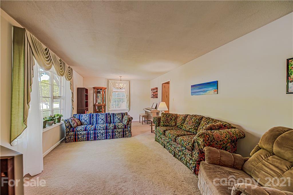 11328 Torino Road Matthews, NC 28105 - Photo 3 of 23 a living room with furniture and a couch