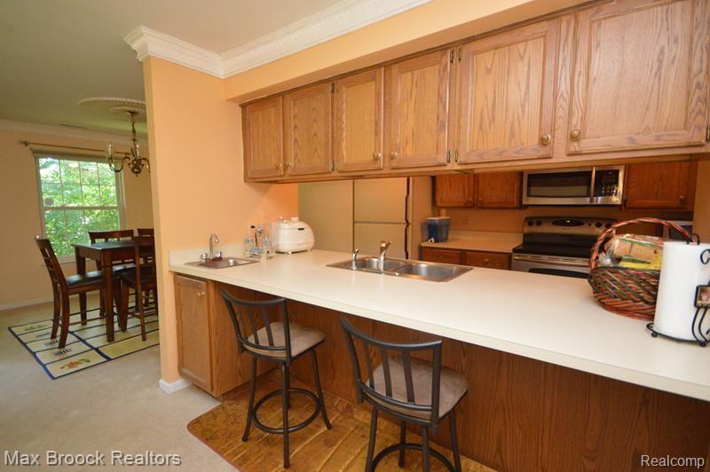 1635 Huntington Park Rochester, MI 48309 - Photo 8 of 18