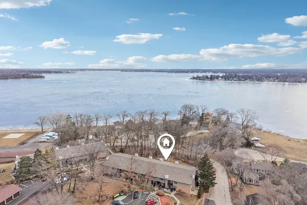 $199,999 | 67 Woodhills Bay Road, Fox Lake, IL 60020