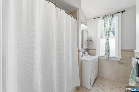 $899,000 | 66 South Fullerton Avenue, Unit 8, Montclair, NJ 07042