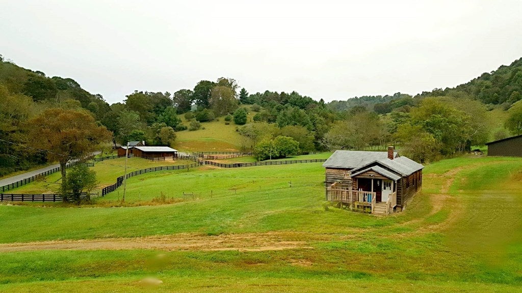 6071 Carsonville Road Fries, VA 24330 - Photo 16 of 28 Gallery Image 16