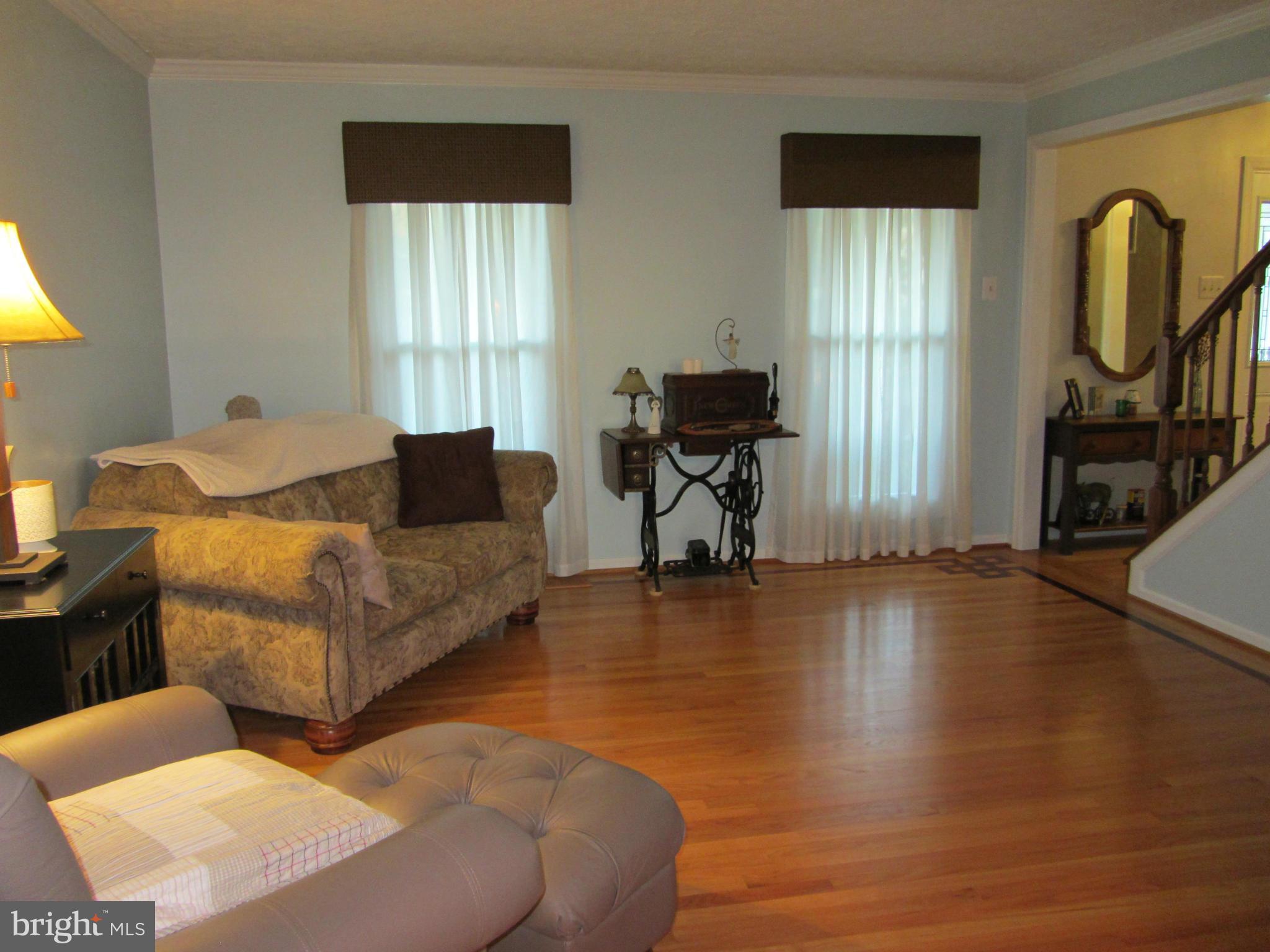 9221 Bretton Reef Road Baltimore, MD 21234 - Photo 3 of 30 Living Room