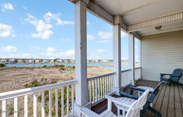 $2,300,000 | 105 Bay Court, North Topsail Beach, NC 28460