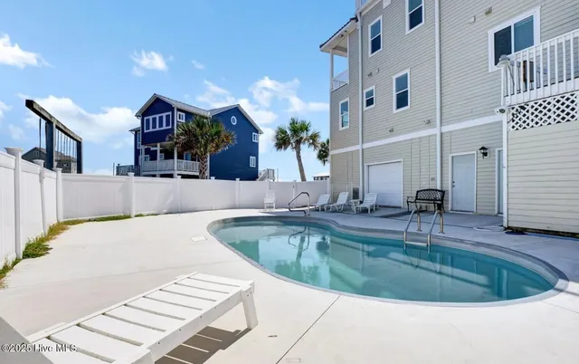 $2,300,000 | 105 Bay Court, North Topsail Beach, NC 28460