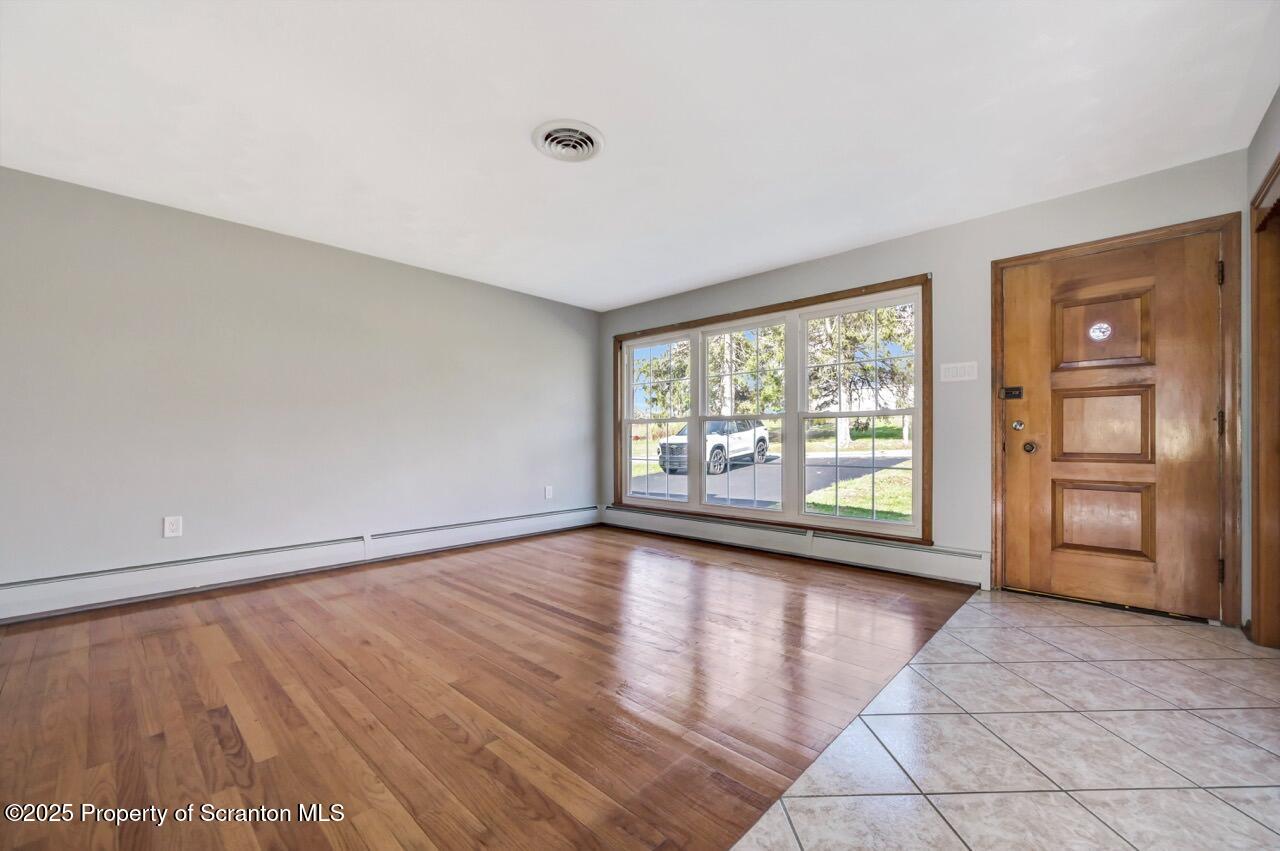 710 Griffin Road Moscow, PA 18444 - Photo 4 of 51 710 Griffin Rd 05 Large