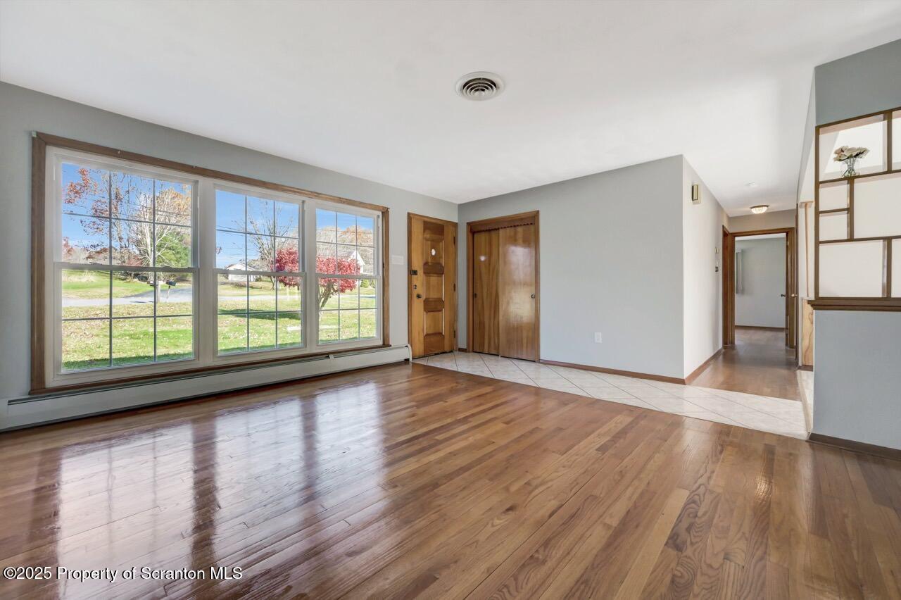 710 Griffin Road Moscow, PA 18444 - Photo 5 of 51 710 Griffin Rd 06 Large