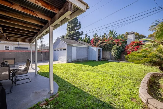 a view of a house with backyard and sitting area