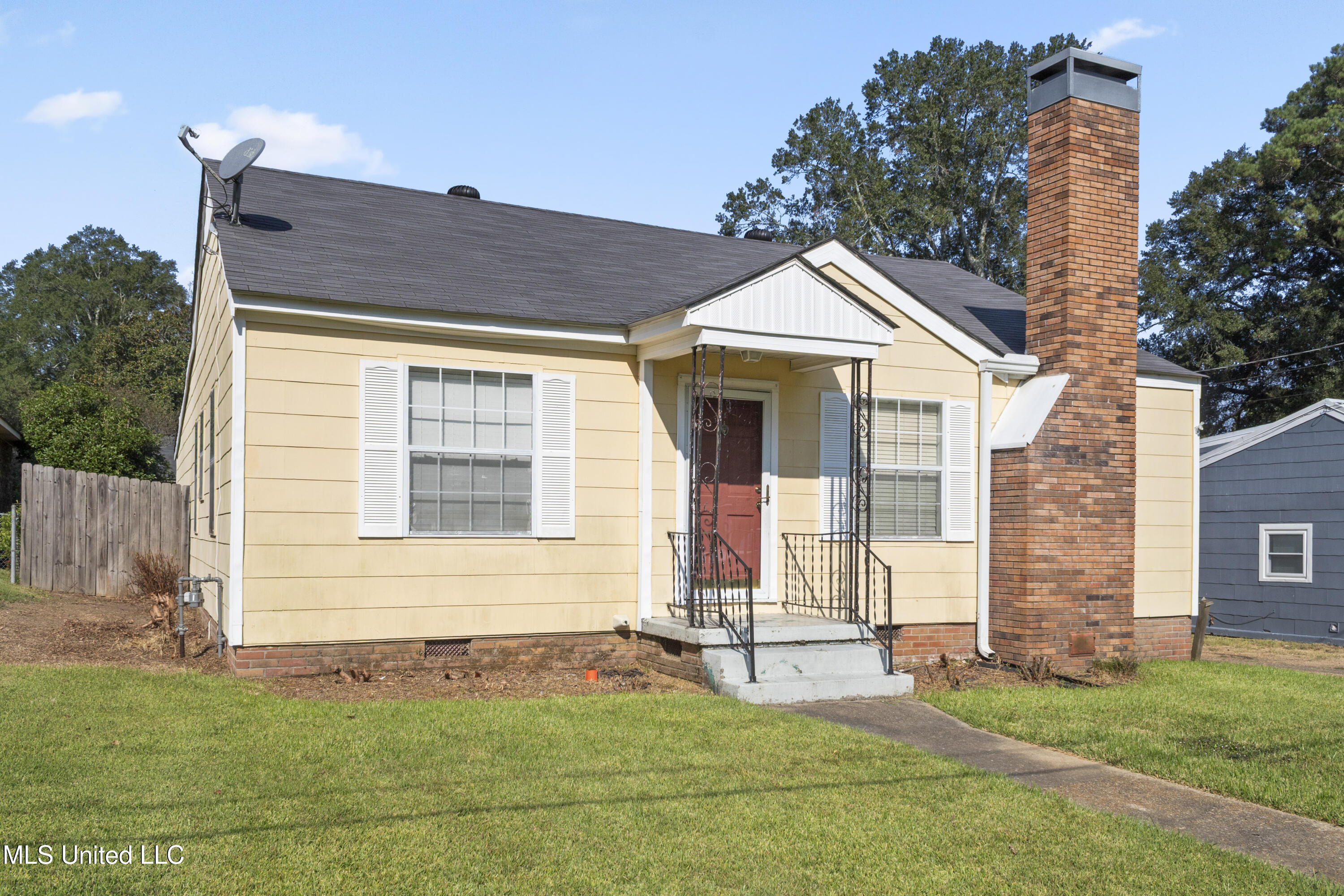 515 Lakeview Avenue McComb, MS 39648 - Photo 2 of 27 2