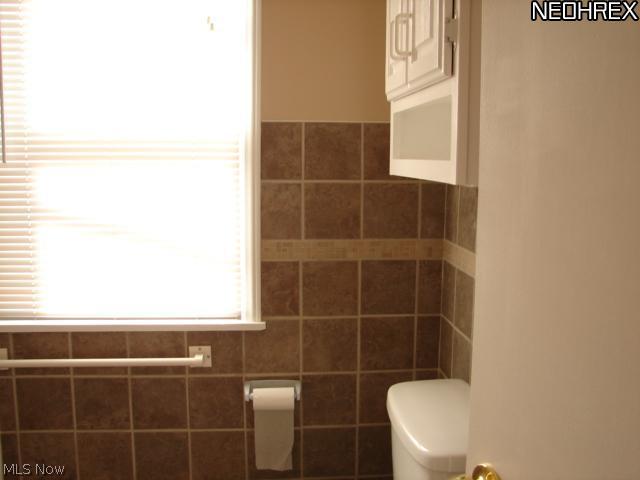 1215 Dorsh Road Cleveland, OH 44121 - Photo 11 of 19