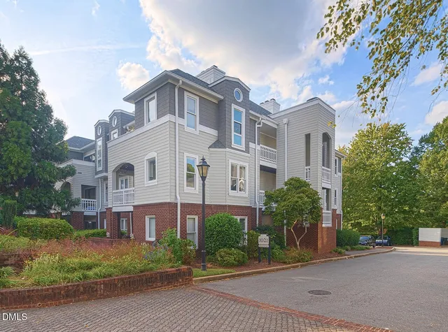 $1,695 | 1021 Brighthurst Drive, Unit 307, Raleigh, NC 27605