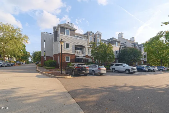 $1,695 | 1021 Brighthurst Drive, Unit 307, Raleigh, NC 27605