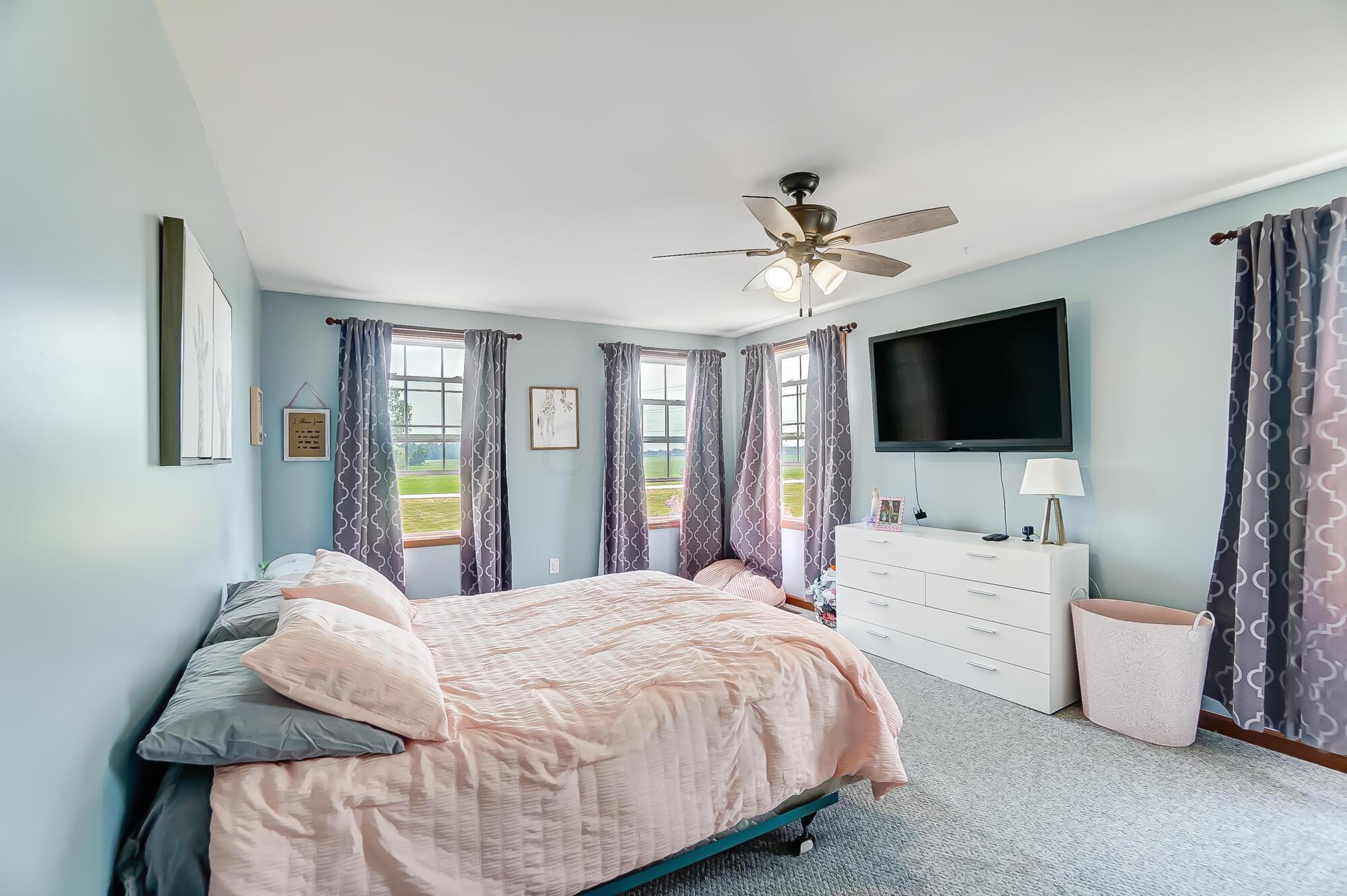 1880 Walker Road Hilliard, OH 43026 - Photo 26 of 46 Upstairs Bed 1