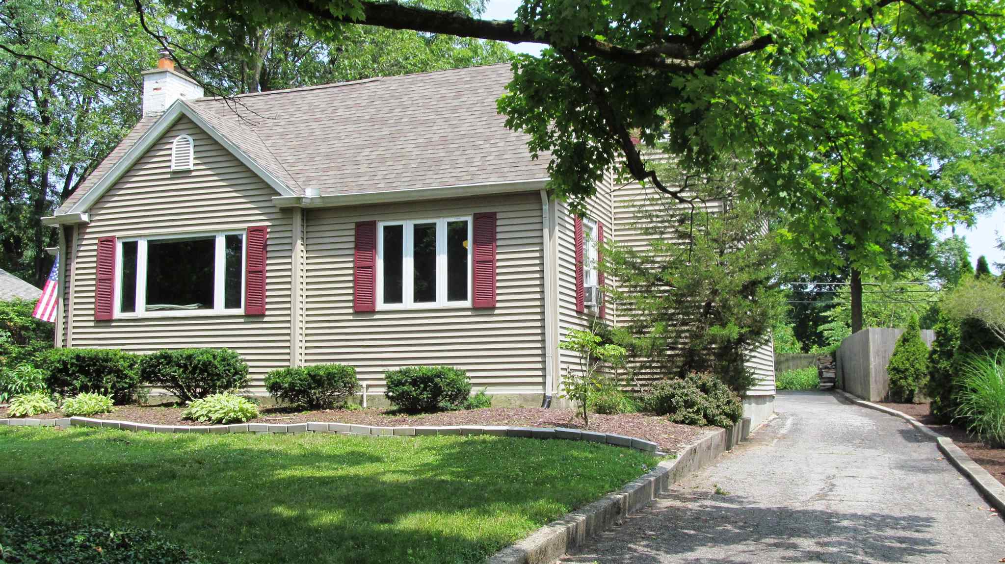 1703 Hawthorn Road Fort Wayne, IN 46802 - Photo 3 of 31