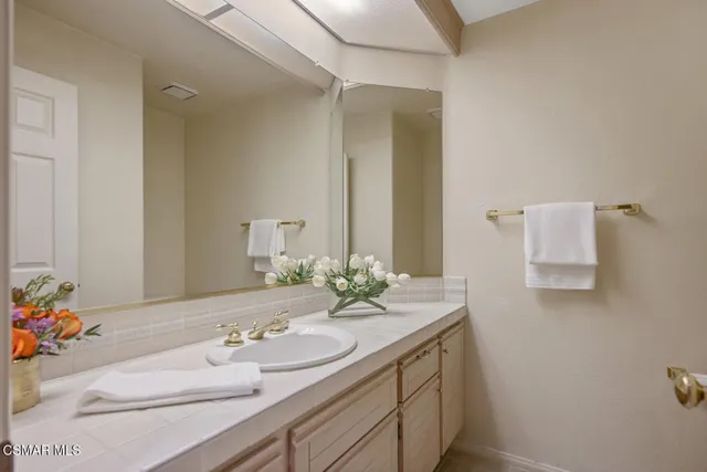 $1,025,000 | 5614 Roundtree Place, Westlake Village, CA 91362