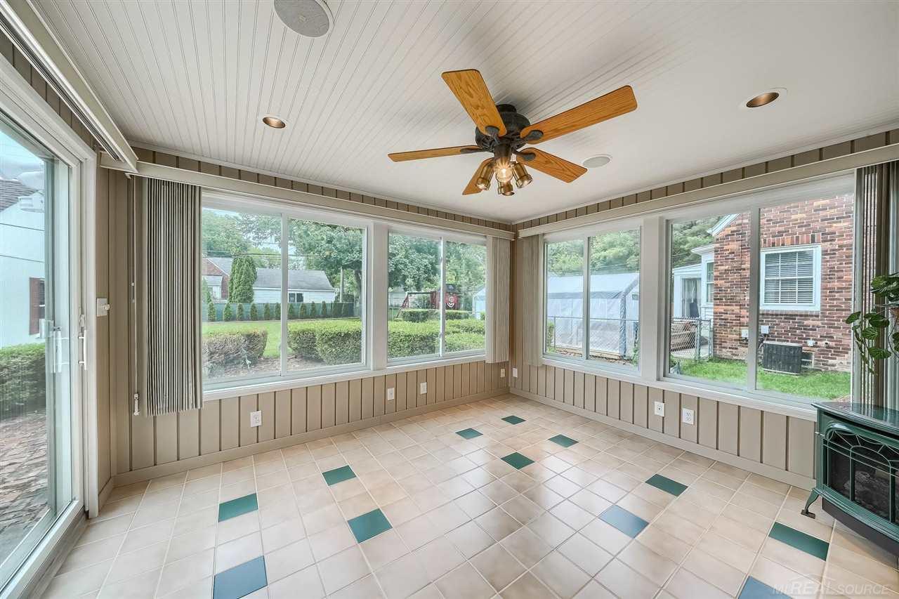 926 Hampton Road Grosse Pointe, MI 48236 - Photo 12 of 25 50077931-11.JPG