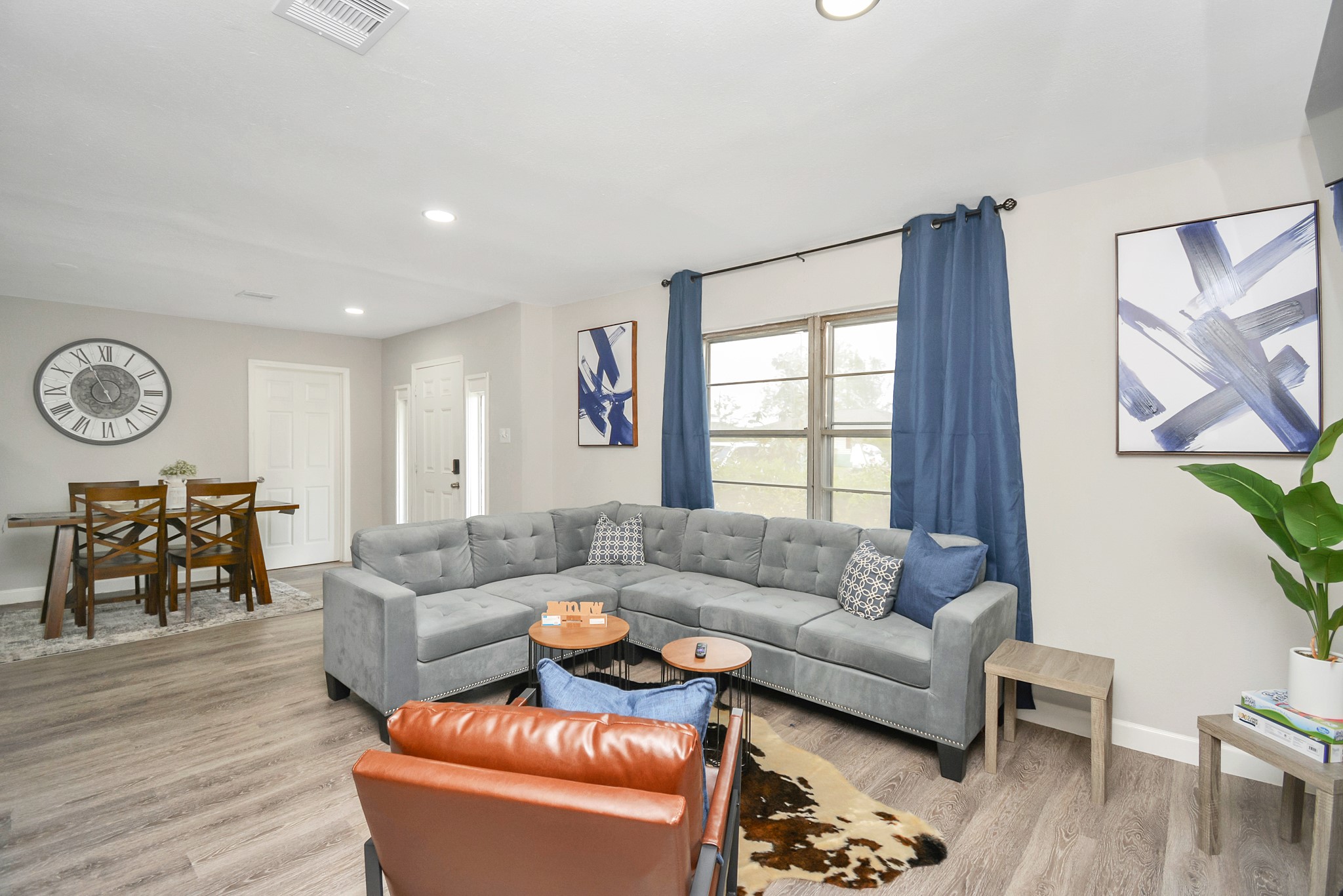 4710 Paradise Lane Houston, TX 77048 - Photo 10 of 42 a living room with furniture and wooden floor