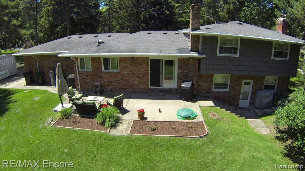 220 Shagbark Drive Rochester Hills, MI 48309 - Photo 2 of 28