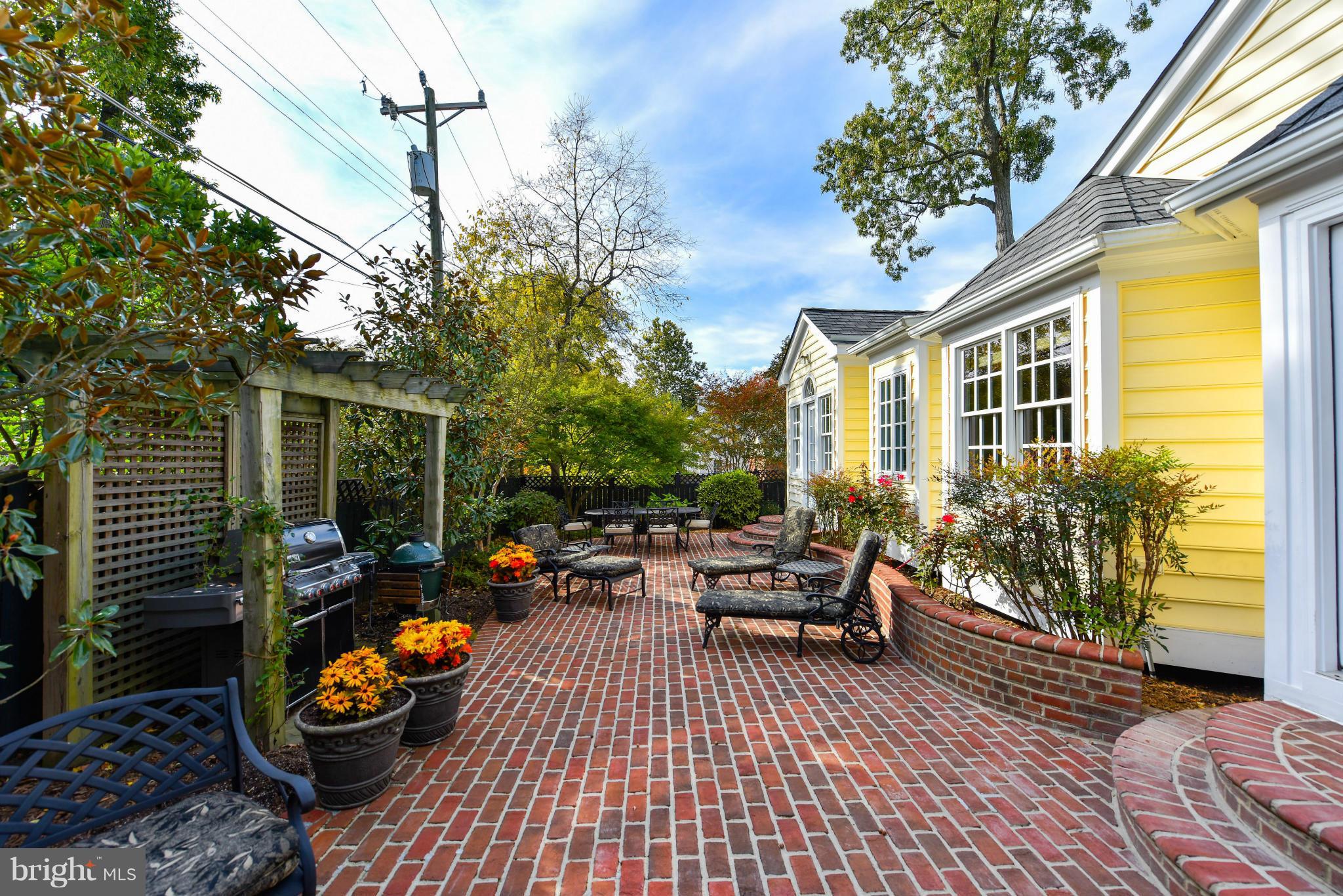 2107 Windsor Road Alexandria, VA 22307 - Photo 34 of 37 Exterior (Rear)
