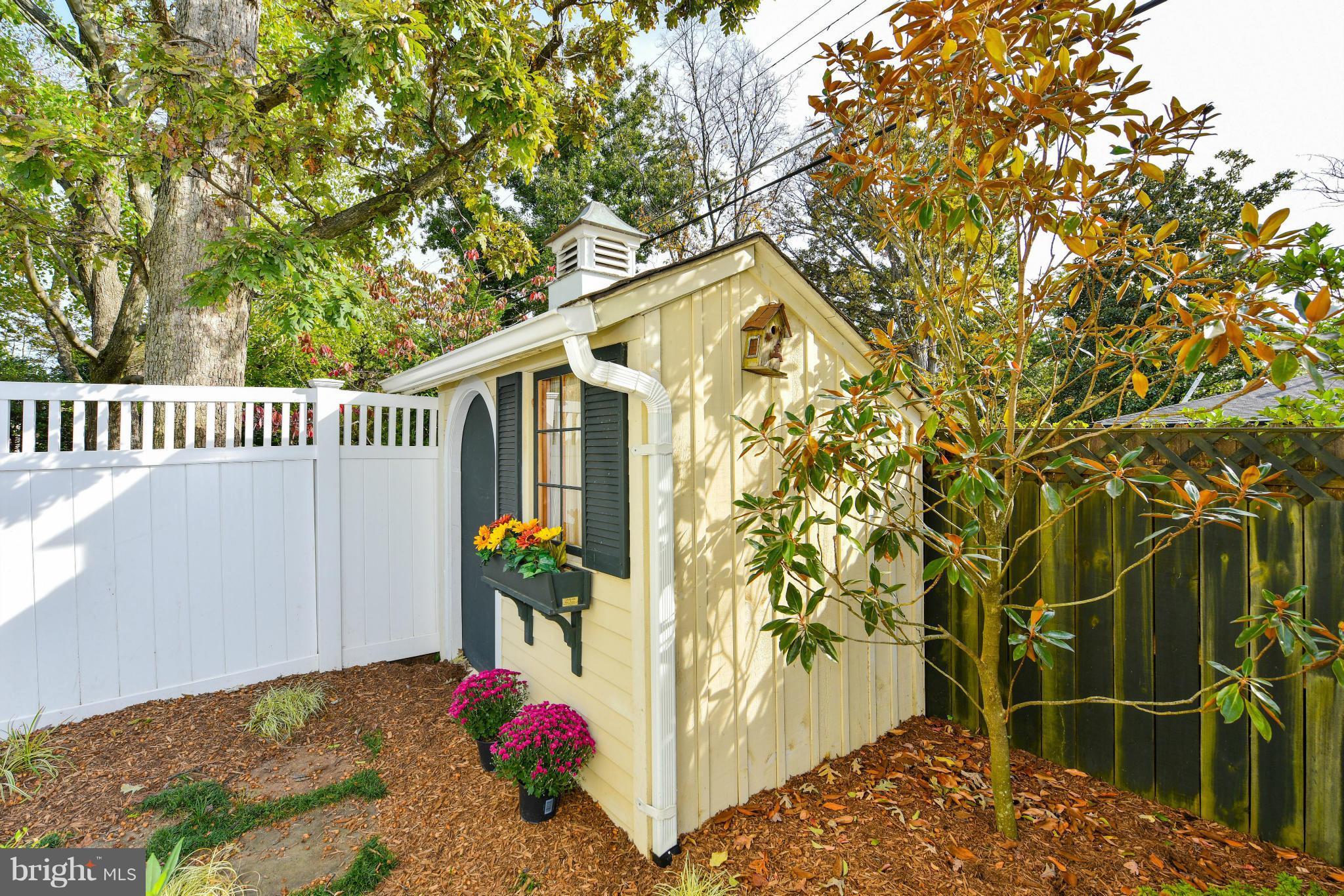 2107 Windsor Road Alexandria, VA 22307 - Photo 35 of 37 Exterior (Rear)
