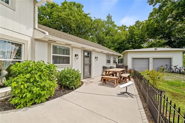 $379,950 | 4815 Cheyenne Lane, McLouth, KS 66054