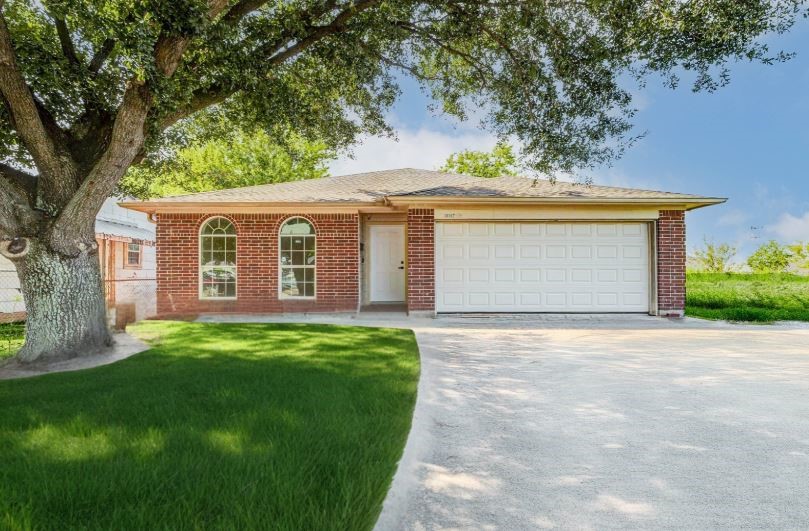 10102 Wiggins Street Houston, TX 77029 - Photo 26 of 26 front view of a house with a yard