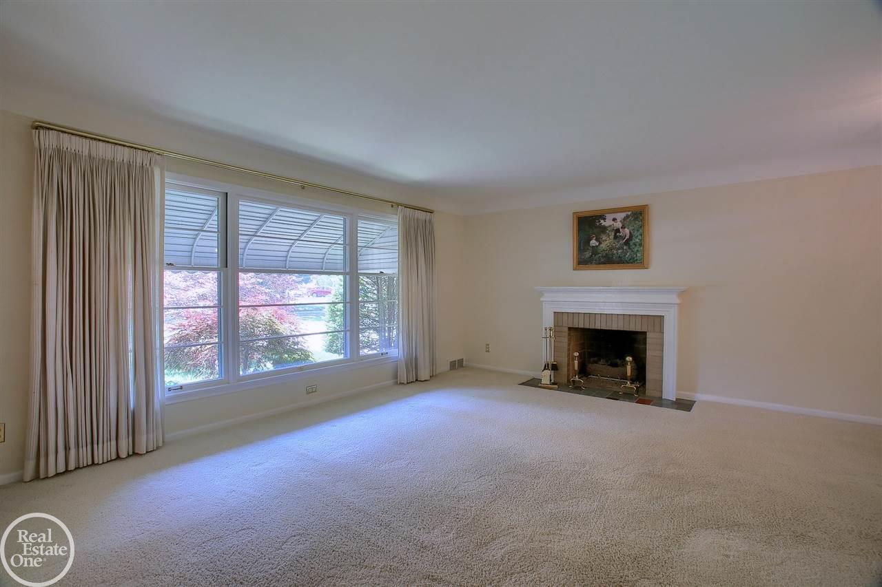 1680 Oxford Road Grosse Pointe, MI 48236 - Photo 5 of 30 50016375-4.JPG