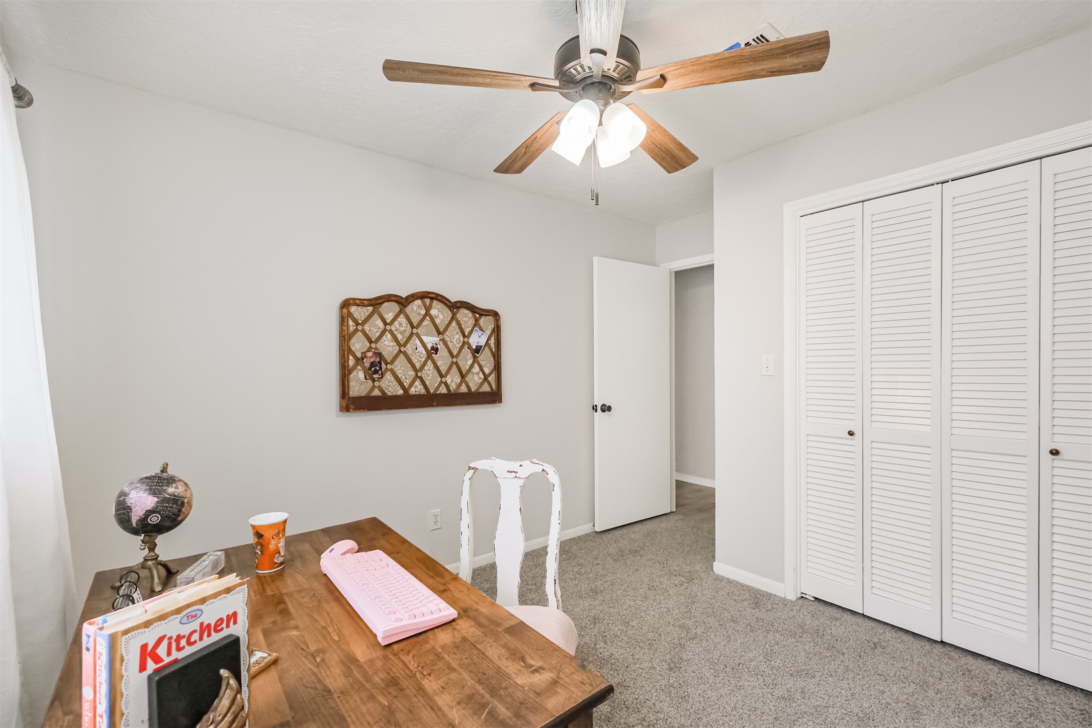 2705 Parrott Avenue Rosenberg, TX 77471 - Photo 23 of 37 a living room with furniture and a chandelier
