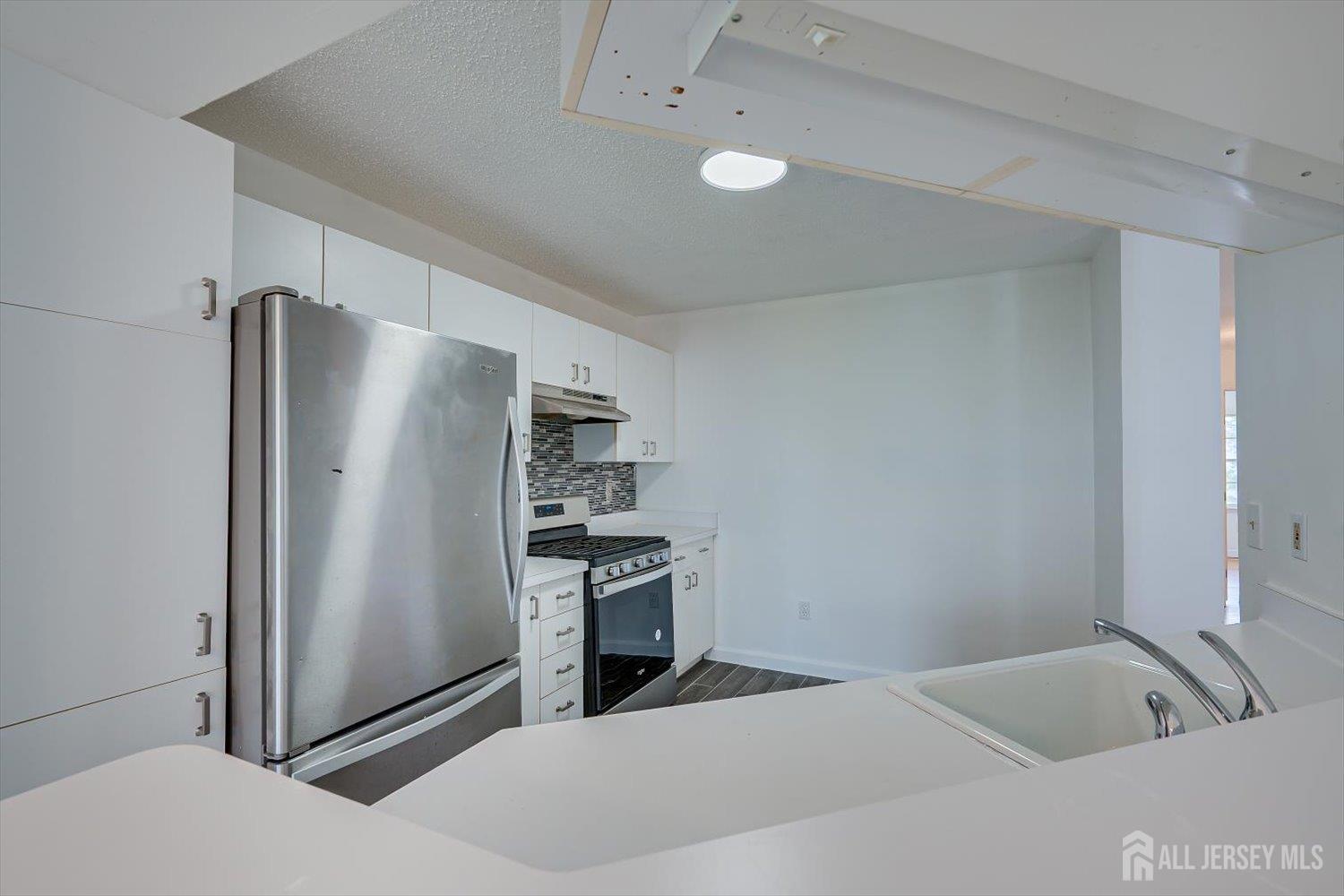734 Edpas Road New Brunswick, NJ 08901 - Photo 13 of 31 Gallery Image 13