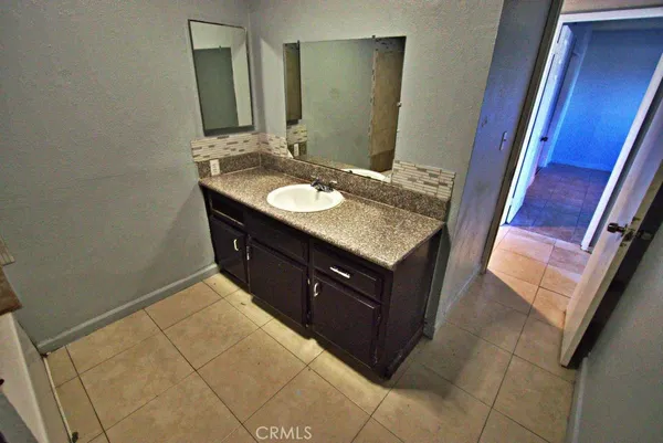 $1,250 | 3504 Pioneer Drive, Bakersfield, CA 93306